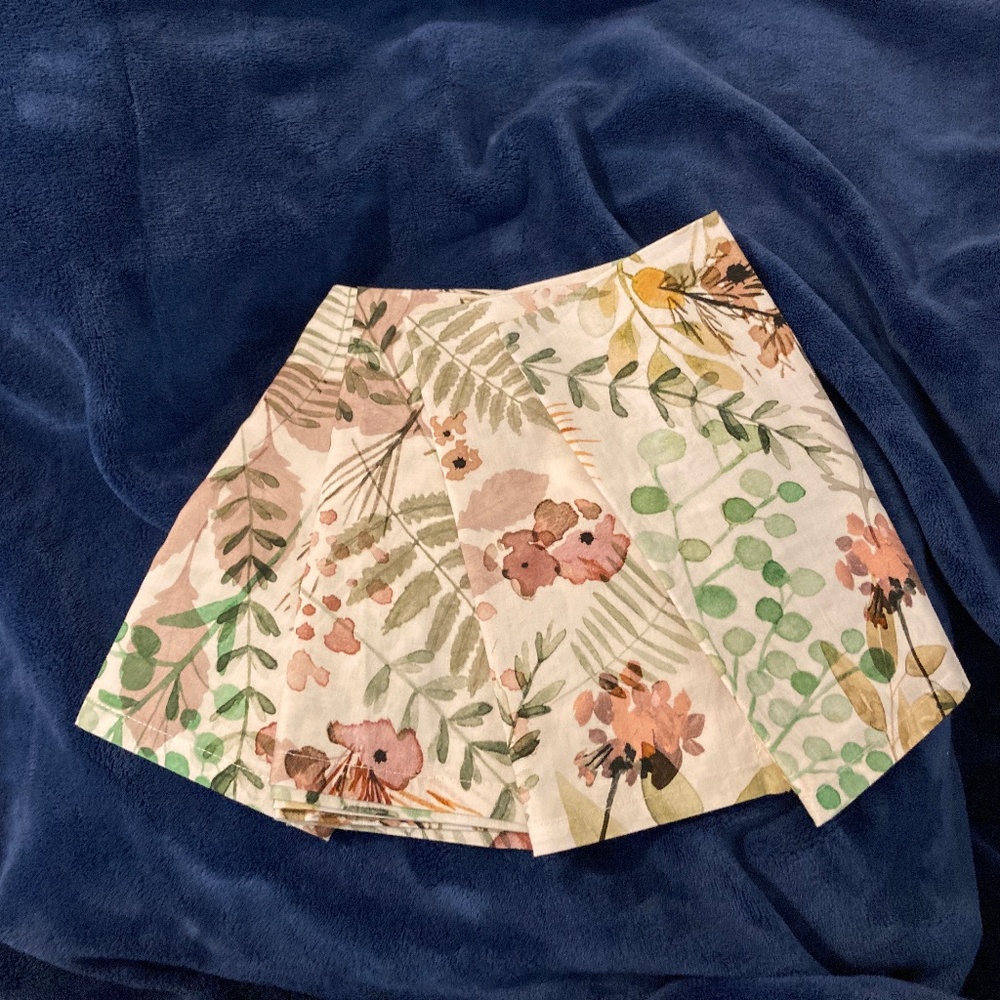 Set of (4) World Market Floral Napkins